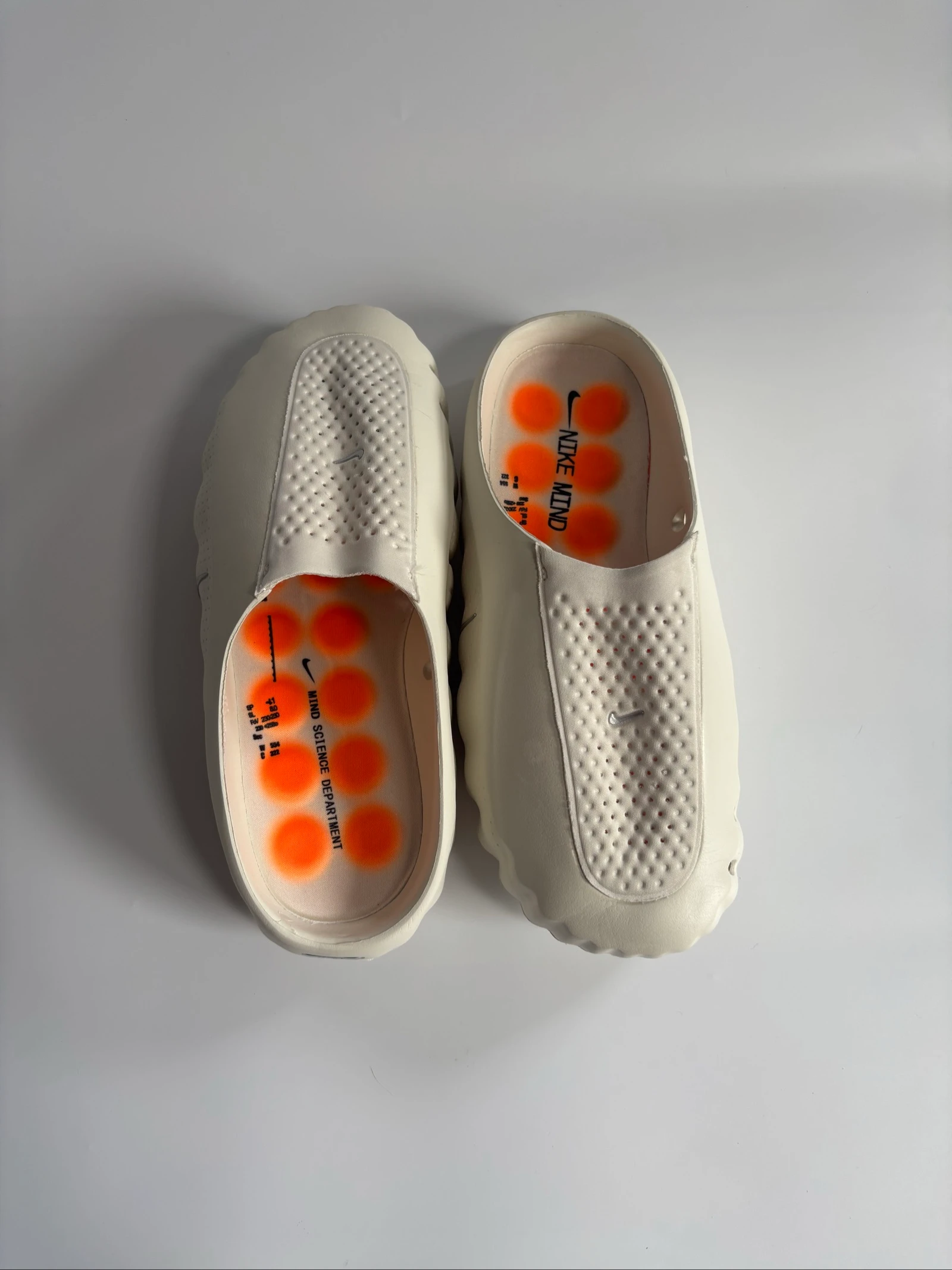 Nike Mind 001 Sail and Hyper Crimson - NUEVO - Talla 42 – photo 3